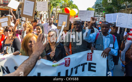 Paris, France, Collective International Immigrants  Without Documents , Marching With Banners, ('Sans Papiers'), réfugiés in Public Demonstration, people march street, against immigration law protest, large multicultural angry crowd, protesters multiracial human rights, illegal migrants Stock Photo