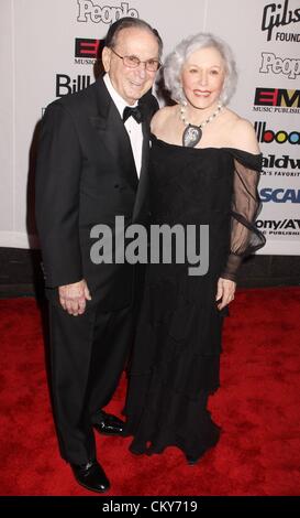 Jun 18, 2009 - New York, New York, USA - HAL DAVID and EUNICE DAVID attend the 40th Annual Songwriters Hall of Fame Awards Gala held at the Marriott Marquis Hotel. (Credit Image: Â© Nancy Kaszerman/ZUMA Press) Stock Photo
