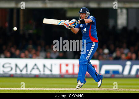 02/09/2012 London, England. England's Ian Bell batting during the 4th Nat West one day international cricket match between  England and South Africa and played at Lords Cricket Ground: Mandatory credit: Mitchell Gunn Stock Photo