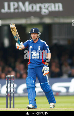 02/09/2012 London, England. England's Ian Bell celebrates a half century during the 4th Nat West one day international cricket match between  England and South Africa and played at Lords Cricket Ground: Mandatory credit: Mitchell Gunn Stock Photo