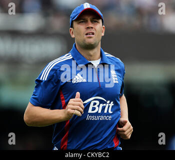 Jonathan Trott The England Cricket team celebrate their Ashes win over ...