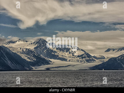 July 1, 2012 - Kenai Peninsula Borough, Alaska, US - Impressive Pedersen Glacier in Aialik Bay off the Gulf of Alaska in Kenai Fjords National Park. Its source is the vast Harding Icefield in the Kenai Mountains. Established in 1980, the National Park covers 1,760 square miles of the Kenai Peninsula. (Credit Image: © Arnold Drapkin/ZUMAPRESS.com) Stock Photo