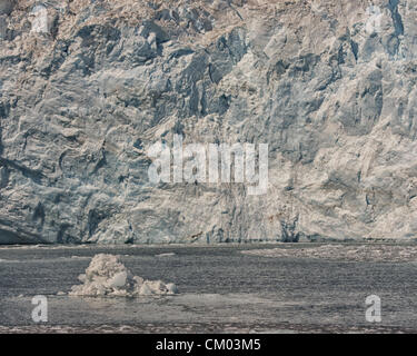 July 1, 2012 - Kenai Peninsula Borough, Alaska, US - Close-ups of the front face of impressive, awe-inspiring, Aialik Glacier, rising some 300 to 400 feet from sea level. At the North end of Aialik Bay off the Gulf of Alaska it is the largest tidewater glacier of Kenai Fjords National Park, its source in the vast Harding Icefield in the Kenai Mountains. Established in 1980, the National Park covers 1,760 square miles of the Kenai Peninsula. (Credit Image: © Arnold Drapkin/ZUMAPRESS.com) Stock Photo