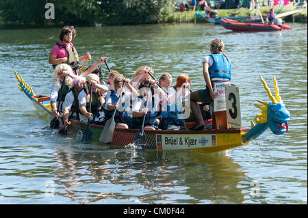 CAmbridge, UK. 8th September 2012. Competitors enjoy the late summer weather at the Cambridge Dragon Boat Festival,  on the River Cam at Fen Ditton Cambridge UK, 8th September 2012.  Around 50 crews from local organisations took part in the races paddling the 30 foot long Chinese dragon boats to raise money for the East Anglian Children's Hospices. Credit:  Julian Eales / Alamy Live News Stock Photo
