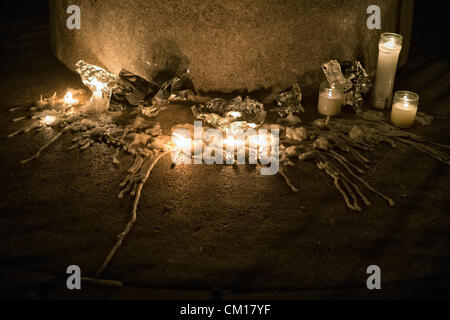 New York, USA. On the Brooklyn Heights Promenade on the eleventh anniversary of the 9/11 terrorist attacks, candles burned in memory of the victims who died at the World Trade Center. Stock Photo