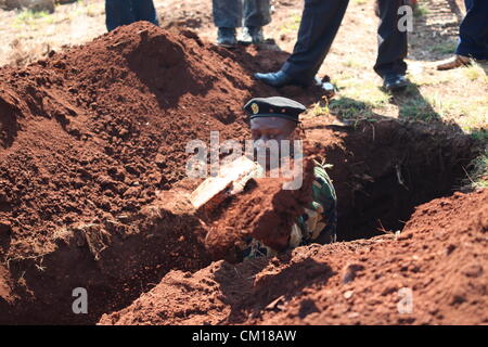 Soweto, South Africa. 11th September 2012. Bones believed to be those of Nceba Sinuma being exhumed on September 11, 2012 at Avalon Cemetery in Soweto, South Africa. Sinuma was one of the “Mofolo 3” who were killed by apartheid agents in a security operation in 1989. The Mofolo 3 were members of the Soweto Youth Congress and were involved in underground uMkhonto weSizwe activities. The body exhumed will be sent for DNA testing. (Photo by Gallo Images / Sowetan / Vathiswa Ruselo/Alamy Live News) Stock Photo