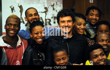 CAPE TOWN, SOUTH AFRICA - SEPTEMBER 13: International actor Orlando Bloom poses with the cast of the JazzArt production on September 13, 2012 in Cape Town, South Africa. Bloom watched the production whilst being in South Africa to film a new movie; 'Zulu', in which he plays a South African policeman. (Photo by Gallo Images / Foto24 / Edrea du Toit) Stock Photo