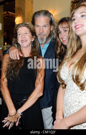 Lucinda Bridges, Jeff Bridges, Wendy Treece Bridges, Emily Bridges at arrivals for Theatre West 50th Anniversary Gala, The Taglyan Cultural Complex, Los Angeles, CA September 13, 2012. Photo By: Sara Cozolino/Everett Collection Stock Photo