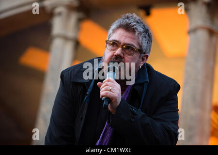 Portmerion, Wales, UK.Saturday 15th Sept 2012: Comedian and broadcaster PHIL JUPITUS performing at Festival No6, music, arts,  literature and comedy festival, at Portmeirion Italianate village, north wales UK. The iconic village, the pet project of architect Sir Clough Williams-Ellis was the location for the cult 1960's tv programe 'The Prisoner' Stock Photo