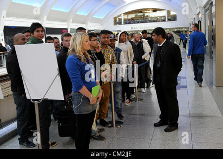 Large queues of people waiting to buy the new iPhone 5 outside the Apple Store in Brighton, East Sussex, UK. 21/09/12. Stock Photo