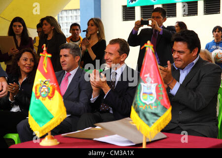 LA PAZ, BOLIVIA, 24th September 2012. Real Madrid Director of International Relations and former player Emilio Butragueño (centre) and mayor of La Paz Luis Revilla (R) applaud during an opening ceremony for a sports school. Stock Photo