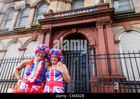 Belfast 29/09/2012 - Two women dressed in red, white and blue Union Flag clothes and wigs stand outside Clifton Street Orange Hall in Belfast. Stock Photo