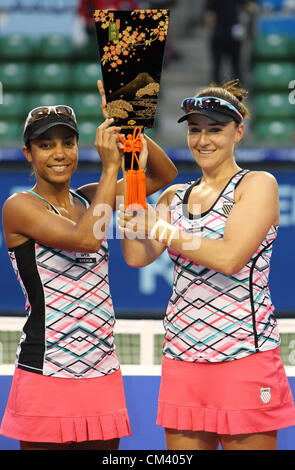 Sept. 29, 2012 - Tokyo, Japan - RAQUEL KOPS-JONES and ABIGAIL SPEARS of the US  pose for photographs after winning the final match against and Anna-Lena Groenefeld of Germany and Kveta Peschke of the Czech Republic during the Toray Pan Pacific Open tennis tournament at Ariake Colosseum on September 29, 2012 in Tokyo, Japan. (Credit Image: © Junko Kimura/Jana Press/ZUMAPRESS.com) Stock Photo