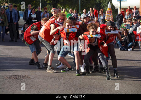 Bournemouth, UK Saturday 29 September 2012. Opening day of the Bournemouth Arts by the Sea Festival - the Big Issue Vendor Flash Mob perform. Lee Hart, Director of Salt Factory, worked with local Big Issue vendors to develop choreography which tells their stories. Stock Photo