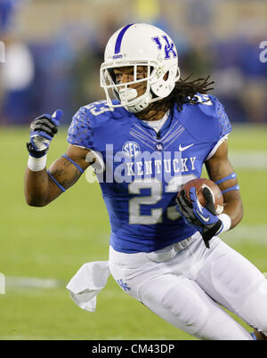 September 29, 2012 - Lexington, Kentucky, USA - UK's Daryl Collins runs downfield in the first half as the University of Kentucky plays South Carolina at Commonwealth Stadium. South Carolina won the game 38-17. (Credit Image: © David Stephenson/ZUMAPRESS.com) Stock Photo