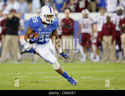 September 29, 2012 - Lexington, Kentucky, USA - UK's Jonathan George runs for a first down in the first half as the University of Kentucky plays South Carolina at Commonwealth Stadium. South Carolina won the game 38-17. (Credit Image: © David Stephenson/ZUMAPRESS.com) Stock Photo