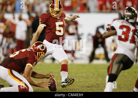 Washington Redskins kicker Billy Cundiff, right, makes the winning 41 ...