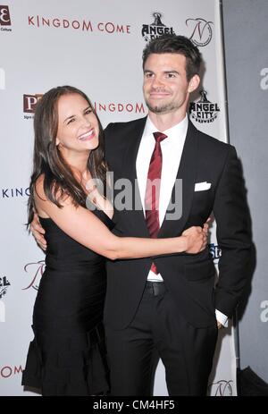 Rachael Leigh Cook, Daniel Gillies at arrivals for KINGDOM COME Premiere, Harmony Gold Theater, Los Angeles, CA October 2, 2012. Photo By: Elizabeth Goodenough/Everett Collection/ Alamy live news. USA.  Stock Photo