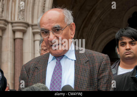 London, UK. 05/10/12. Ashfaq Ahmad, father of Babar Ahmad speaks after finding out his son has lost his last ditch extradition appeal. Credit:  Pete Maclaine / Alamy Live News Stock Photo