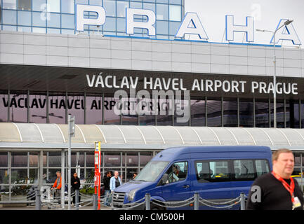 Prague, Czech Republic. 5th October 2012. Ceremony to rename the Prague-Ruzyne airport to Vaclav Havel Airport Prague Friday, Oct. 5, 2012. As of today, the airport is officially called after the first post-Communist Czechoslovak and then Czech president Vaclav Havel who died last December. The ceremony was held on the anniversary of Havel's 76th birthday.  (CTK Photo/Roman Vondrous) Stock Photo