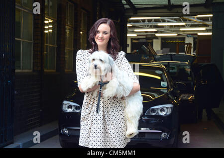 ASHLEIGH & PUDSEY VISIT ITV STUDIOS PROGRAM THIS MORNING TO PROMOTE BOOK. ITV Studios  Kent House Upper Ground London  UK SE1 9LT 10 October 2012 Stock Photo