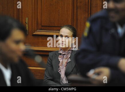 CAPE TOWN, SOUTH AFRICA: Pathologist Dr Janette Verster testifies in the Cape High Court on October 10, 2012 during the trial of Xolile Mngeni who is accused of murdering British tourist Anni Dewani in Cape Town, South Africa.  Mngeni stands accused of shooting Anni, in a murder allegedly plotted by her British husband Shrien Dewani. (Photo by Gallo Images / Foto24 / Lulama Zenzile) Stock Photo