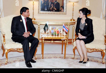 Pakistan Prime Minister, Raja Pervez Ashraf exchanges views with Yingluck Shinawatra, Prime Minister of the Kingdom of Thailand during meeting on the sideline of Asian Cooperation Dialogue (ACD) Summit at Bayan Palace in Kuwait City on Tuesday, October 16, 2012 Stock Photo