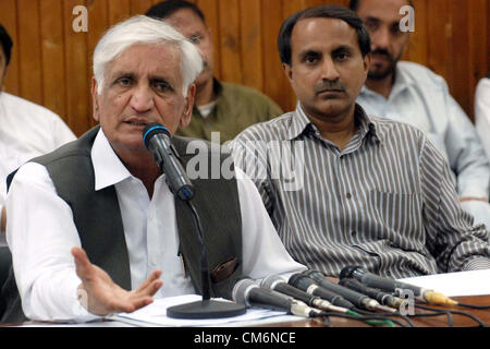 Khyber Pakhtoonkhawa Local Government and Rural  Development Minister, Bashir Bilour addresses to media persons during Guest Hour session at  Peshawar press club on Wednesday, October 17, 2012. Stock Photo