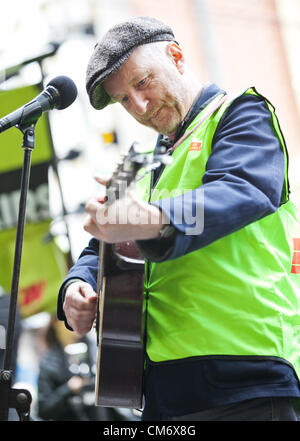 Billy Bragg performs at workers union protest in Melbourne, Australia. 19th October, 2012. Stock Photo