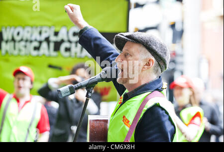 Billy Bragg performs at workers union protest in Melbourne, Australia. 19th October, 2012. Stock Photo