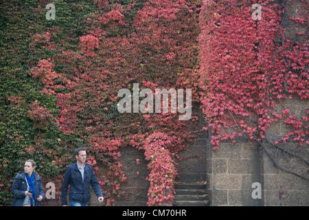 London, UK. 19th October 2012. People walk past Autumn display of colors on Horse Guards Parade in London. Credit:  amer ghazzal / Alamy Live News Stock Photo