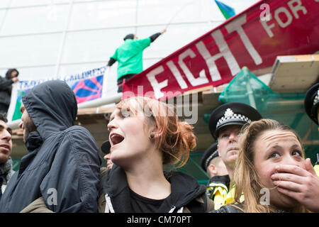 Victoria, London, UK. 19th October 2012. One year on after the forced eviction of Dale Farm Travellers site in Basildon Essex, supporters attended the Office of Eric Pickles MP. The intention was to evict him but they were met by a contingent of police to prevent entry. Violence soon erupted. Credit:  Allsorts Stock Photo / Alamy Live News Stock Photo