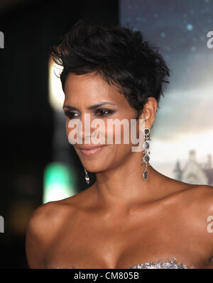 Oct. 24, 2012 - Hollywood, California, U.S. - Halle Berry arrives for the premiere of the film 'Cloud Atlas' at the Chinese theater. (Credit Image: © Lisa O'Connor/ZUMAPRESS.com) Stock Photo