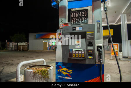 USA. 28th October 2012. The night before Hurricane Sandy was expected to hit the Westchester County area, all the pumps at this Sunoco station in Bedford Hills, NY had handwritten signs saying 'SORRY NO GAS.' With power out across much of the area for more than a week since the storm hit and this image was taken, shortages continue. Stock Photo