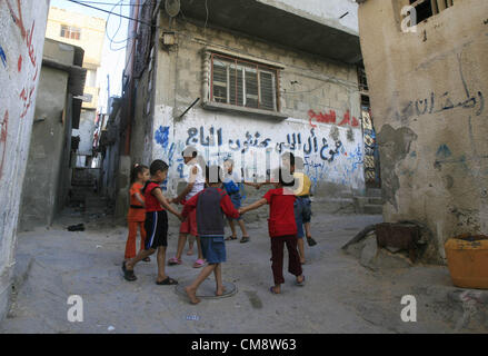 Rafah, Gaza Strip, Palestinian Territory. 30th October 2012. Palestinian children play in front of their houses, in Rafah refugee camp southern the Gaza strip, Oct. 30, 2012. In the aftermath of the Israeli military Operation Cast Lead in 2008/2009, Palestinian refugees in Gaza camps need more support to reconstruct Gaza, promote economic recovery and address the long-term development needs, including infrastructure  (Credit Image: © Eyad Al Baba/APA Images/ZUMAPRESS.com) Stock Photo