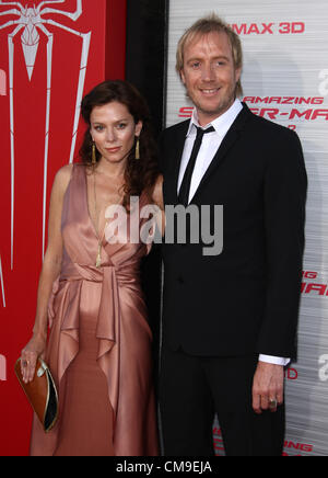 ANNA FRIEL & RHYS IFANS THE AMAZING SPIDER-MAN. WORLD PREMIERE LOS ANGELES CALIFORNIA USA 28 June 2012 Stock Photo