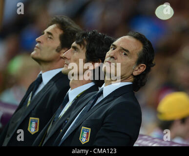 01.07.2012 Kiev, Ukraine. Italy's head coach Cesare Prandelli (R) seen looking skywards prior to the UEFA EURO 2012 final soccer match Spain vs. Italy at the Olympic Stadium in Kiev, Ukraine, 01 July 2012. Stock Photo