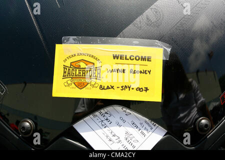 WAYNE ROONEY SIGN ON BIKE HE WAS TO RIDE SHAUN WRIGHT -PHILLIPS & FRIENDS HOG LOS ANGELES FOR CHARITY SUPPORTED BY EAGLERIDER MO Stock Photo