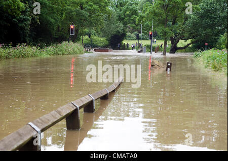 Darfield, Barnsley, South Yorkshire, UK. Friday 6th July 2012. After heavy rain the river Dearne burst its banks and flooded Bradberry Balk Lane, Darfield. Stock Photo