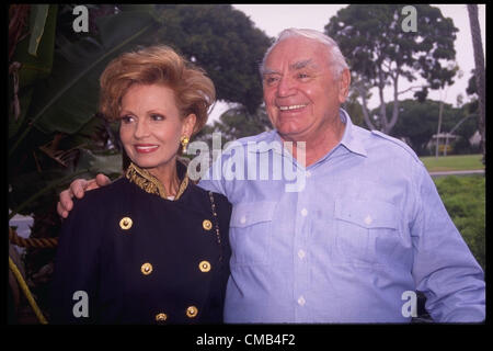 September 16, 1995; Hollywood, CA, USA;  ERNEST BORGNINE and wife TOVA BORGNINE attend the Thalians luncheon in Marina Del Rey. Stock Photo