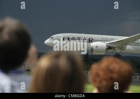 11 June 2012. Farnborough International airshow.  Pictured - Qatar Airways Boeing 787 Dreamliner Stock Photo