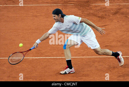 18.07.2012. Hamburg, Germany.  Germany's Tommy Haas plays against France's Simon at the ATPWorld Tour 500 tournament at Rothenbaum in Hamburg, Germany, 18 July 2012. Stock Photo