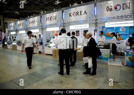 July 20 2012, Tokyo, Japan - A tenants show the seafood from South Korea to the visitors at the expo. The 14th Japan International Seafood & Technology Expo showcases the latest technological advances in the seafood industry, from July 16 to 20 at Tokyo Big Sight in Tokyo. (Photo by Rodrigo Reyes Marin/AFLO) Stock Photo