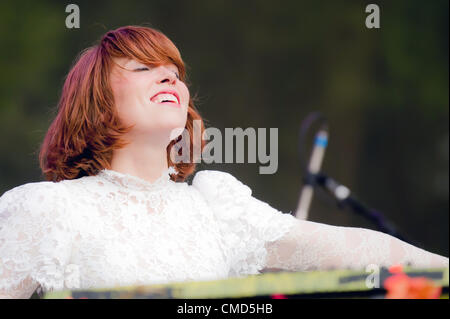 Rock star / musician / singer / frontwoman / keyboardist Hannah Hooper