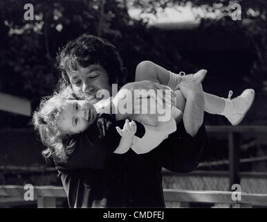 MICHAEL COLE with daughter Jennifer Holly Cole.Supplied by   Photos, inc.(Credit Image: Â© Supplied By Globe Photos, Inc/Globe Photos/ZUMAPRESS.com) Stock Photo