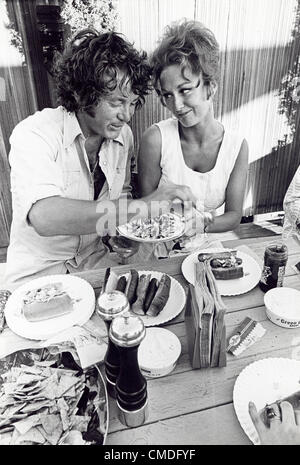 MICHAEL COLE with wife Paula Kelly at home.Supplied by   Photos, inc.(Credit Image: Â© Supplied By Globe Photos, Inc/Globe Photos/ZUMAPRESS.com) Stock Photo