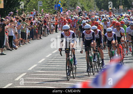 London 2012 Olympic Men's Road Race. Saturday 28/07/2012. Hurst Road, East Molesey, Surrey, England, United Kingdom, UK. Peloton led by Bradley Wiggins and Team GB. Stock Photo