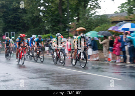 London, UK, Sunday 29th July 2012. The main pelaton of the London Olympics women's road race heads back towards Putney. The race was finally won by Marianne Vos, picking up gold, with Great Britain's Elizabeth Armitstead placing second and the silver medal and Russia's Olga Zabelinskaya placing third and the bronze. Stock Photo