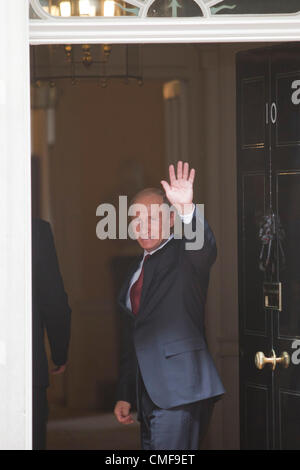 2nd August 2012. London, England, UK. Thursday, 2 August 2012. Vladimir Putin enters Downing Street. Vladimir Putin, President of Russia, meets with Prime Minister David Cameron for talks at Downing Street, London before visiting the Olympic Games to watch some judo competitions. Credit:  Nick Savage / Alamy Live News. Stock Photo