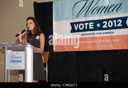 Orlando, Florida, USA, Sunday Aug 5, 2012. Women Vote 2012 Summit. Actress Eva Longoria talks to women voters. All polls point to importance of women’s vote for US President Barack Obama. To energize women’s vote, Eva Longoria discusses women’s issues at stake in coming election: equal pay, gender discrimination in healthcare, women’s rights. Stock Photo